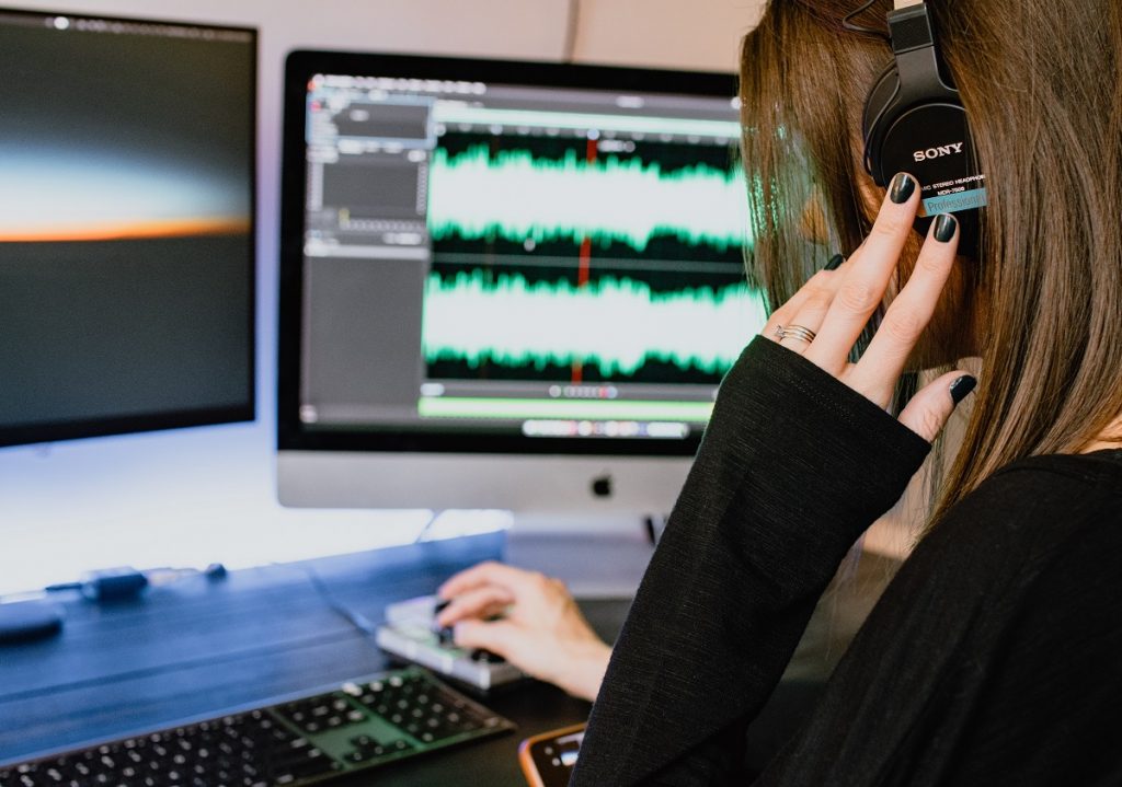 6 Places to Find Quality Background Music for Your Podcast